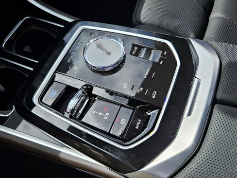 New 2025 BMW i7 xDrive60 image 25