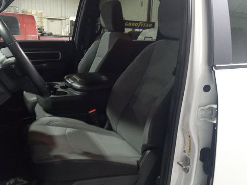 Used 2024 RAM 2500 Big Horn w/ Bed Utility Group image 10