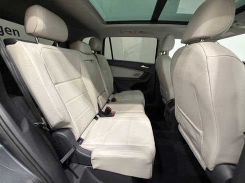 Used 2018 Volkswagen Tiguan SEL FWD image 23
