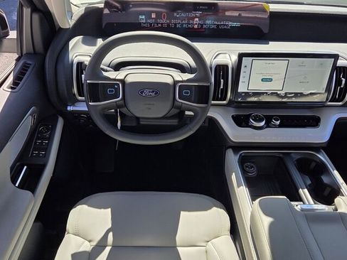 New 2026 Ford Expedition Active image 9