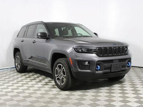 Used 2022 Jeep Grand Cherokee Trailhawk w/ Advanced Protech Group II AWD/4WD image 41