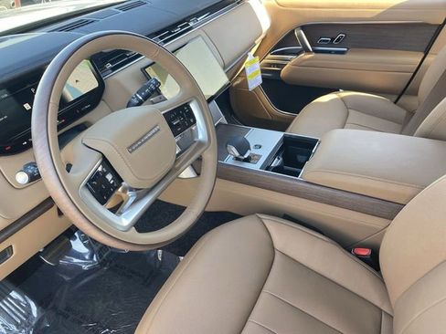 Used 2025 Land Rover Range Rover Long Wheelbase SE AWD/4WD image 5
