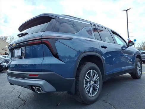 Used 2025 Chevrolet Traverse LT w/ Driver Confidence Package image 6