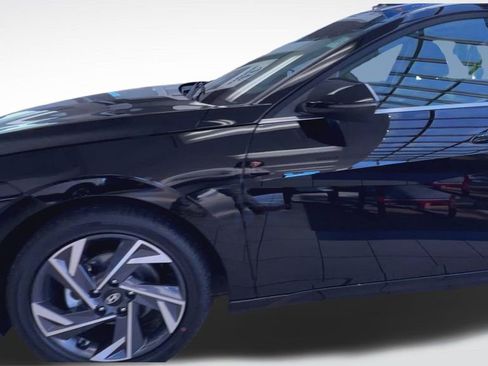 New 2026 Hyundai Elantra Limited FWD image 2
