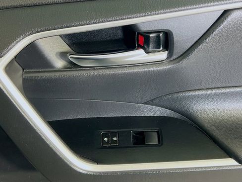 Used 2021 Toyota RAV4 XLE w/ Convenience Package image 32