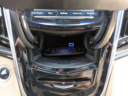Used 2020 Cadillac Escalade Platinum AWD/4WD image 25