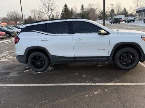 Used 2022 GMC Terrain AT4 image 4