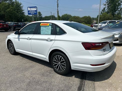 Used 2019 Volkswagen Jetta SE FWD image 2