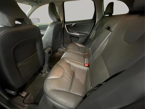 Used 2016 Volvo XC60 T5 Premier image 12
