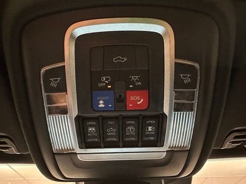 Used 2021 RAM 1500 Laramie AWD/4WD image 14
