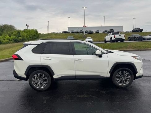 Used 2022 Toyota RAV4 XLE Premium AWD/4WD image 2
