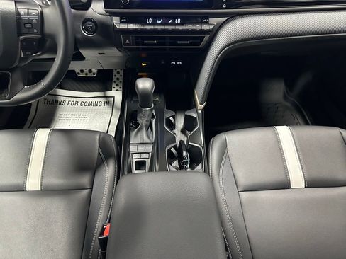 Used 2026 Toyota Camry Hybrid FWD image 39