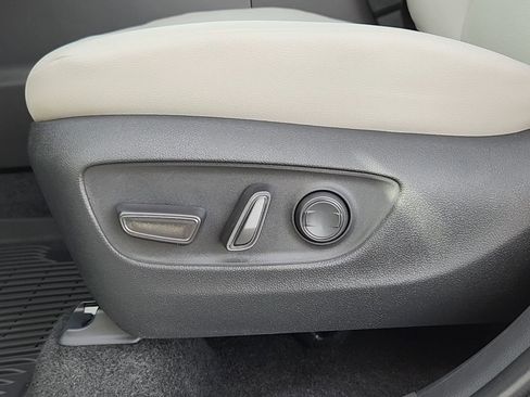 New 2026 Toyota Grand Highlander XLE image 8