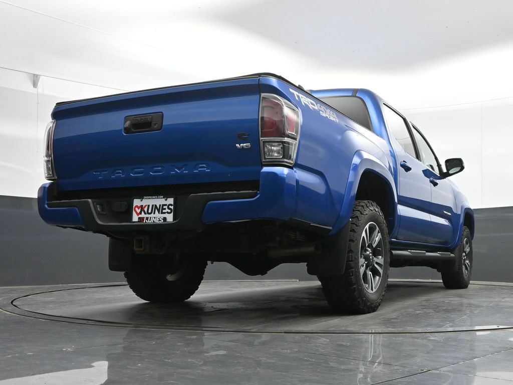 Used 2018 Toyota Tacoma TRD Sport AWD/4WD image 40