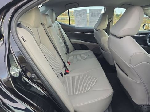 Used 2023 Toyota Camry SE image 10