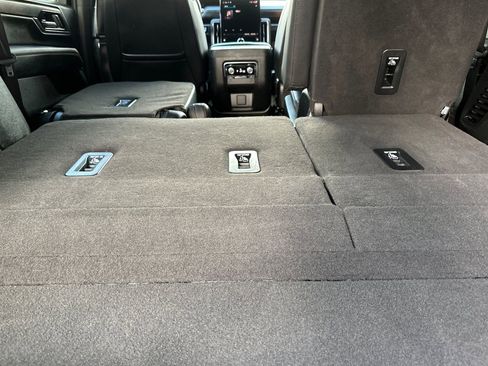 Used 2025 GMC Yukon Denali AWD/4WD image 15