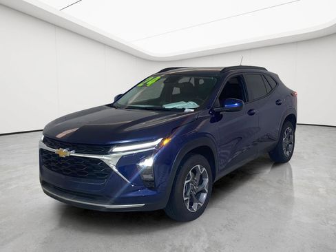 Used 2024 Chevrolet Trax LT w/ Driver Confidence Package FWD image 1