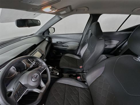 Used 2018 Nissan Kicks S FWD image 5