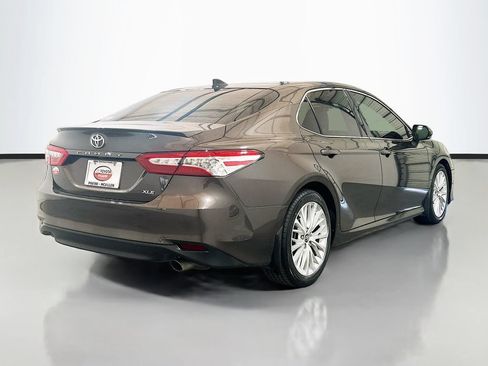 Used 2020 Toyota Camry XLE FWD image 4