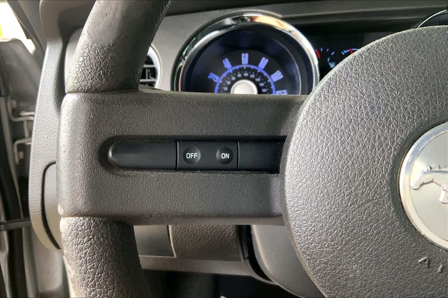 Used 2010 Ford Mustang Premium RWD image 19