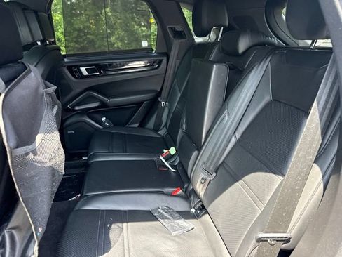 Used 2020 Porsche Cayenne AWD/4WD image 15