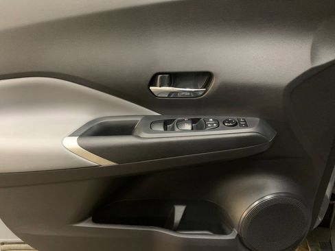 Used 2023 Nissan Kicks SR w/ SR Premium Package FWD image 12