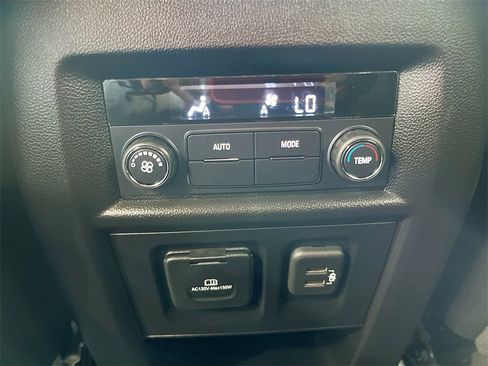 Used 2023 Chevrolet Traverse RS image 27