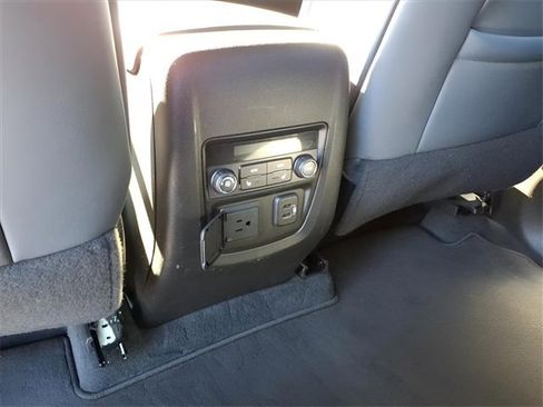 Used 2024 Buick Enclave Premium image 16