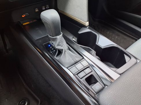 Used 2025 Toyota Camry LE FWD image 13