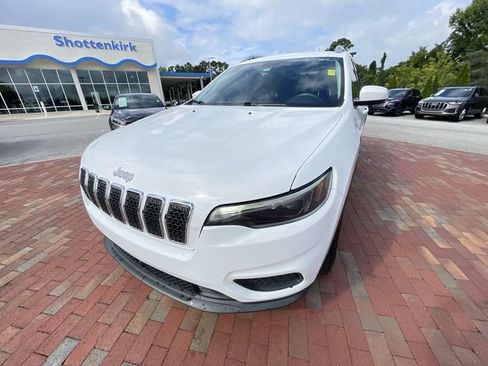 Used 2021 Jeep Cherokee Latitude FWD image 24