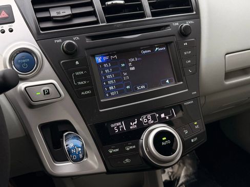 Used 2014 Toyota Prius V Two image 28