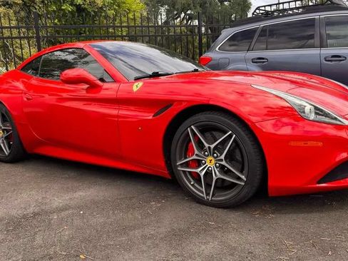 Used 2018 Ferrari California T RWD image 6