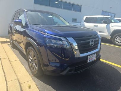 Used 2025 Nissan Pathfinder SV