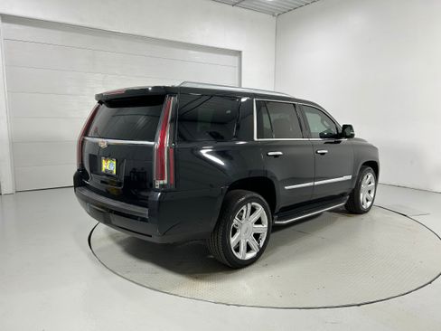 Used 2016 Cadillac Escalade Luxury image 40