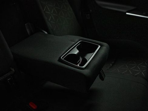 Used 2021 Toyota RAV4 XLE w/ Carpet Mat Package (TMS) AWD/4WD image 12