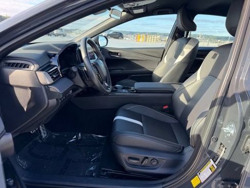 Used 2025 Toyota Camry SE FWD image 10