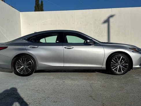 Used 2025 Lexus ES 300h w/ Premium Package image 2