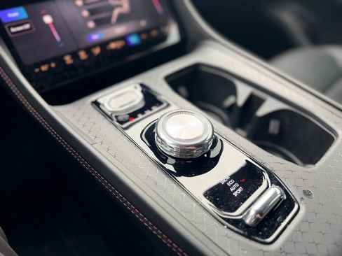 Used 2025 Jeep Wagoneer S Limited image 35