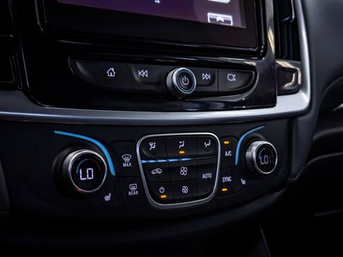 Used 2019 Chevrolet Traverse LT image 49