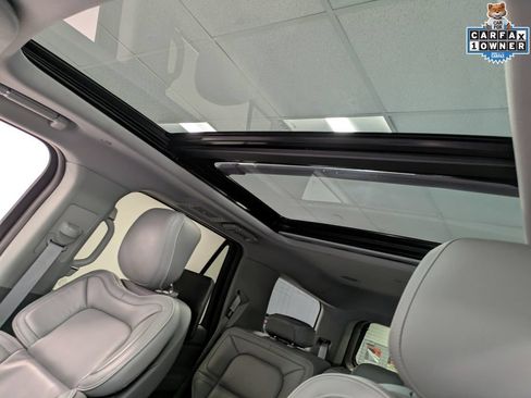 Used 2019 Lincoln Navigator Select w/ Technology Package AWD/4WD image 26