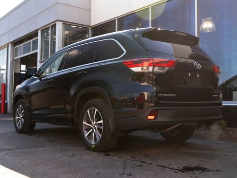 Used 2017 Toyota Highlander XLE image 7