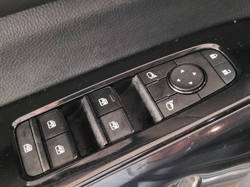 Used 2022 Nissan Pathfinder SV w/ SV Premium Package image 27