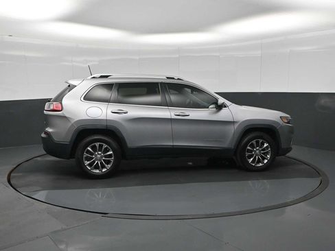 Used 2019 Jeep Cherokee Latitude Plus w/ Comfort/Convenience Group image 9