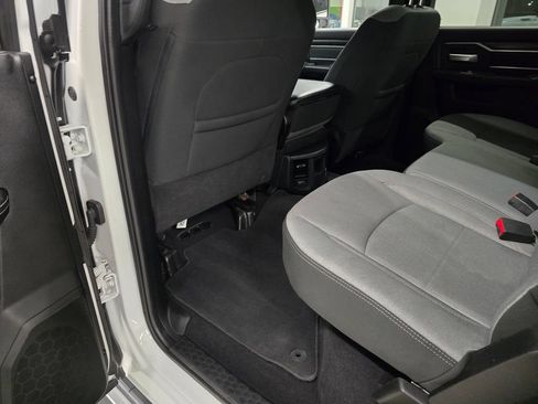 Used 2024 RAM 2500 Big Horn AWD/4WD image 36