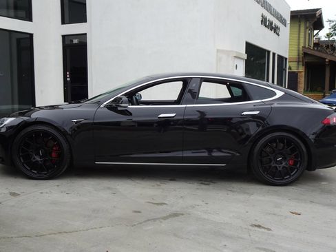 Used 2020 Tesla Model S Long Range Plus image 5