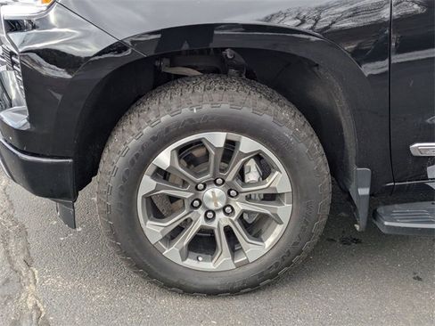 Used 2023 Chevrolet Silverado 1500 High Country image 10
