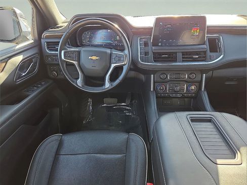 Used 2023 Chevrolet Suburban Premier image 19