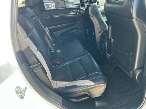 Used 2017 Jeep Grand Cherokee Limited image 17