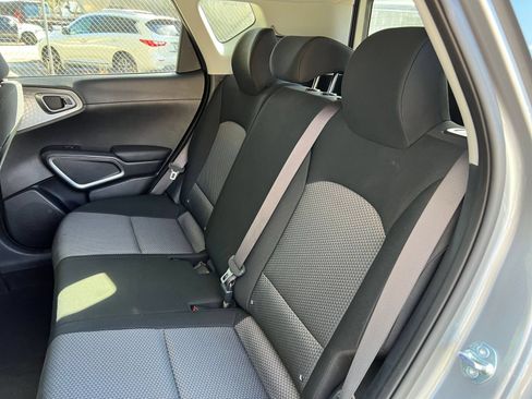 Used 2025 Kia Soul LX w/ LX Technology Package FWD image 33