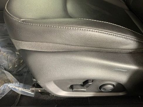 Used 2025 Jeep Compass Limited image 15